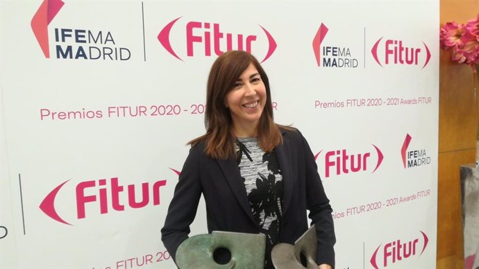 Archivo - La directora general de Turismo de Baleares, Rosana Morillo, en la recogida de los Premios Fitur 2020-2021