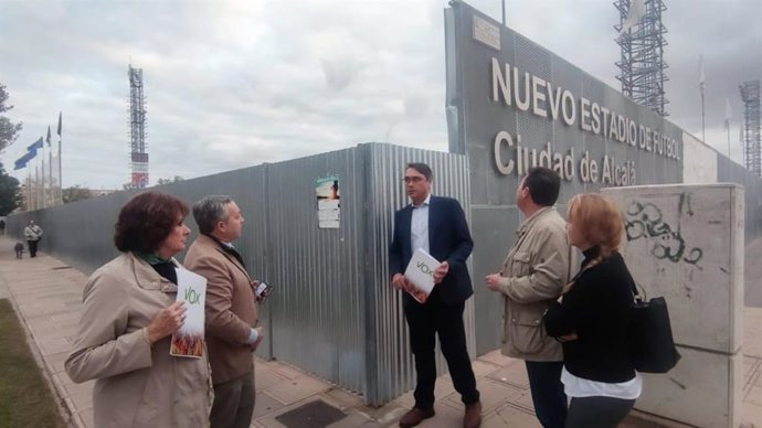 Visita de Vox a la zona del cerramiento caída en diciembre de 2019