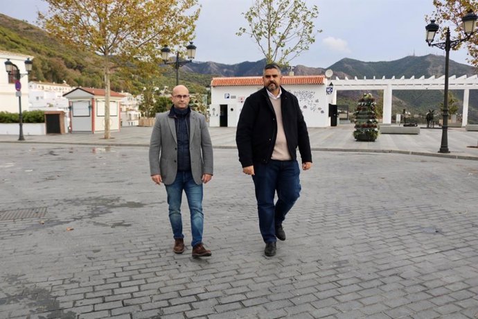 El primer teniente alcalde y edil de Infraestructuras y Obras, José Carlos Martín, y el alcalde de Mijas, Josele González.