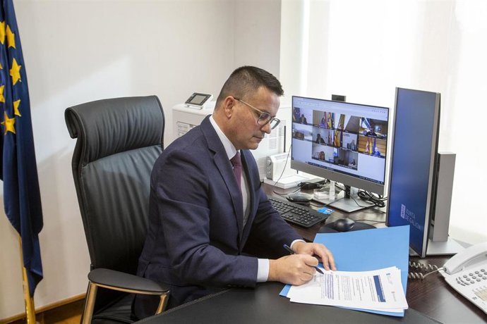 El conselleiro do Medio Rural, José González, participa de forma telemática en la conferencia sectorial y en el consello consultivo de agricultura y desarrollo rural