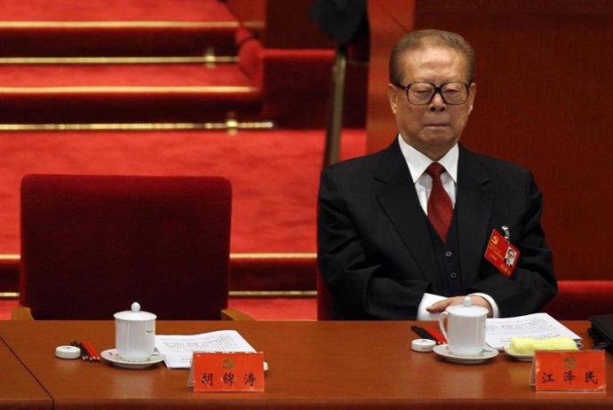 Archivo - El expresidente de China Jiang Zemin durante un congreso del Partido Comunista de China en 2012