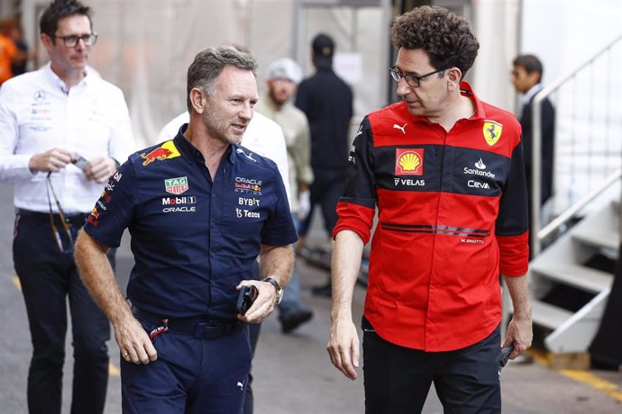 Archivo - Christian Horner y Mattia Binotto charlan durante el Gran Premio de Mónaco de 2022