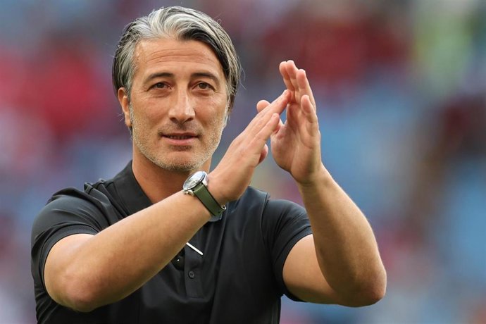 El seleccionador de Suiza Murat Yakin tras un partido del Mundial de Catar