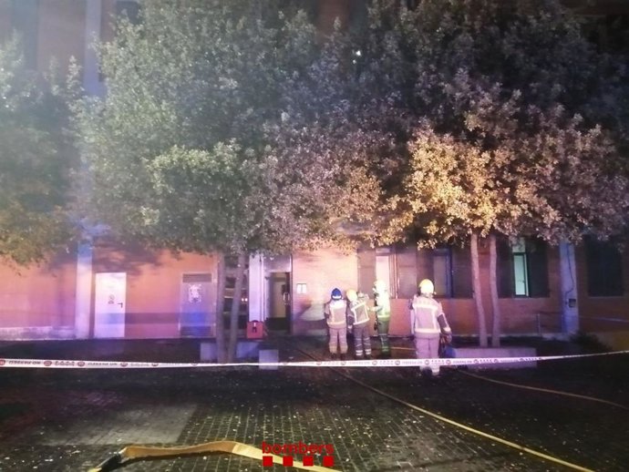 Incendio en un edificio de viviendas de Castellfollit de la Roca (Girona).