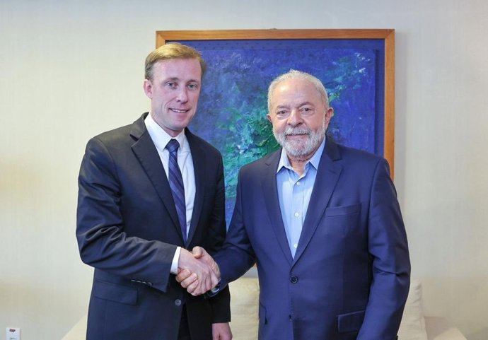 El asesor de Seguridad Nacional de Estados Unidos, Jake Sullivan, y el presidente electo de Brasil, Luiz Inácio Lula da Silva