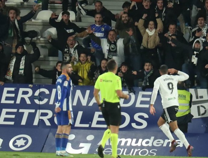 Mourad celebra el 1-2 del Burgos en su visita a la Ponferradina en LaLiga SmartBank 2022-2023
