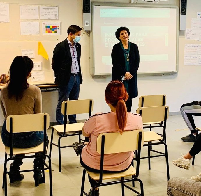 La delegada de Justicia, Administración Local y Función Pública de la Junta de Andalucía en Almería, Carmen Navarro, en el Centro de Internamiento de Menores Infractores El Molino.