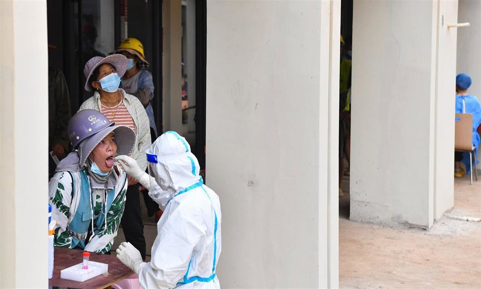 Archivo - Pruebas de coronavirus en Haikou, en la provincia china de Hainan