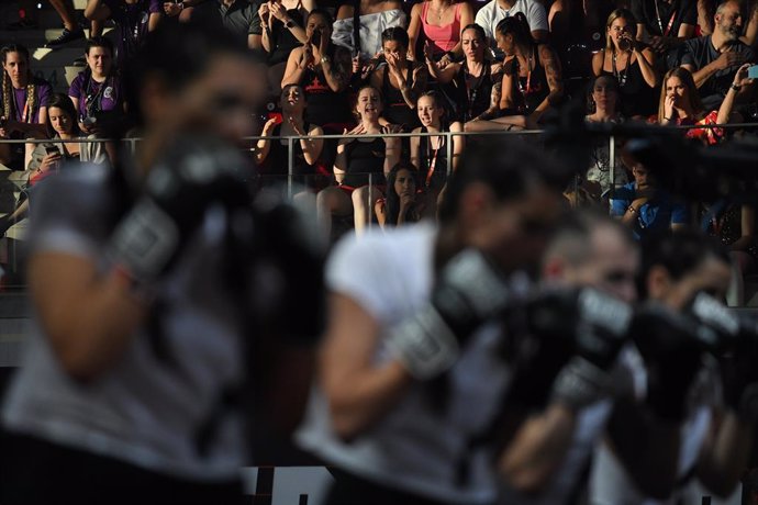 Archivo - Varios participantes durante la final del Campeonato del Mundo de Fitboxing, en la Caja Mágica, a 4 de junio de 2022, en Madrid (España). La marca Brooklyn Fitboxing recupera tras la pandemia la final de  Fitboxing World Games 2022  con la cla