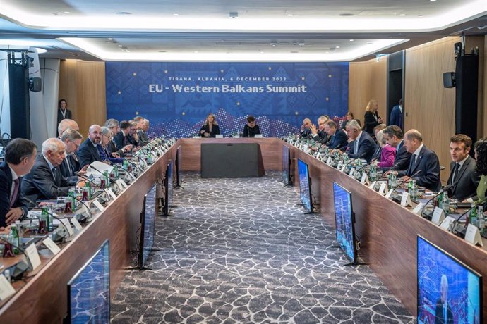 Líderes de los países de la Unión Europea durante la cumbre UE-Balcanes en la capital de Albania, Tirana