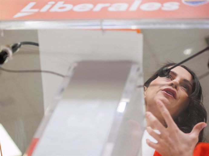 La presidenta nacional de Ciudadanos (Cs), Inés Arrimadas, durante una rueda de prensa, en la sede de su partido.