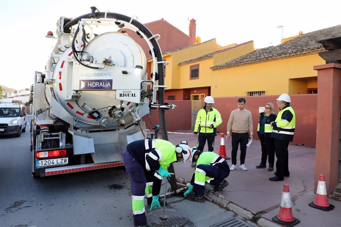 El Ayuntamiento de Marbella limpia más de 27.000 imbornales y 230 kilómetros de la red de saneamiento en 2022