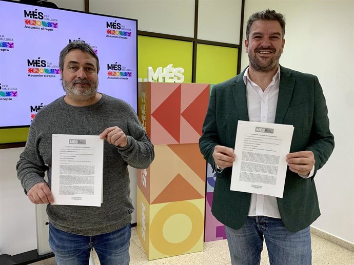 Apesteguia y Mas, en la presentación de la PNL.