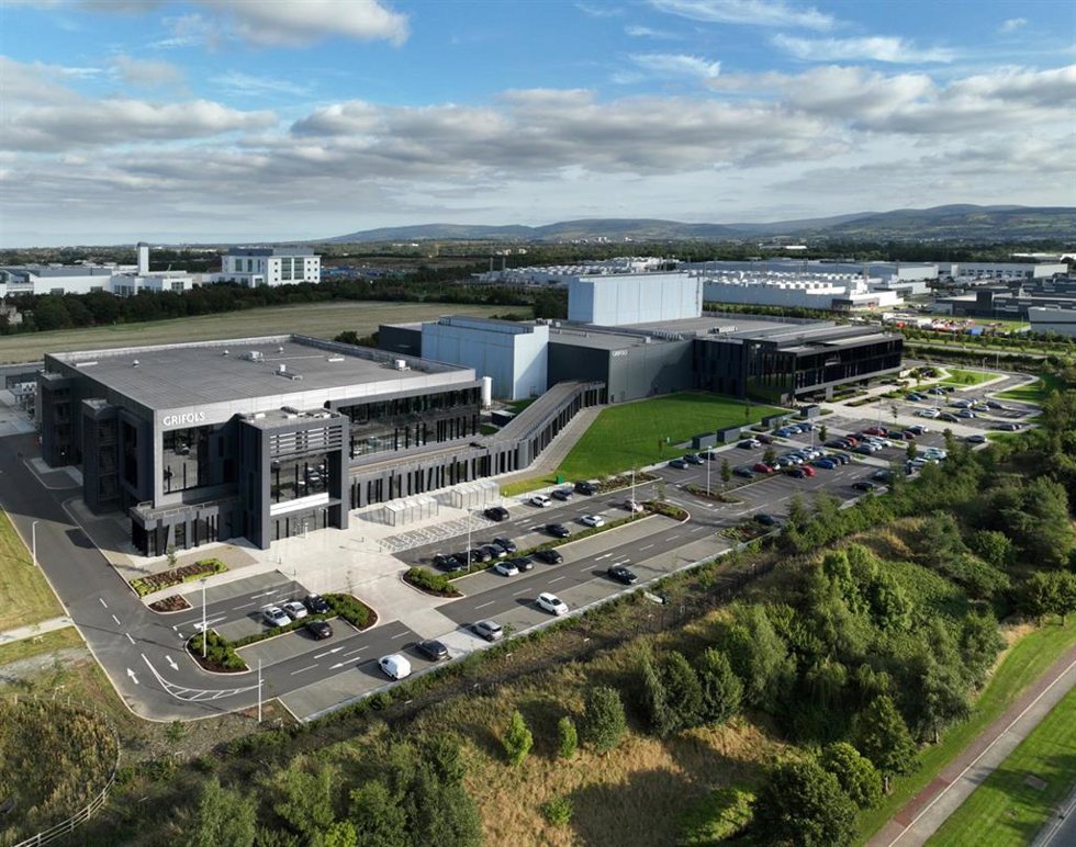Archivo - Complejo industrial de Grifols en Dublín (Irlanda)