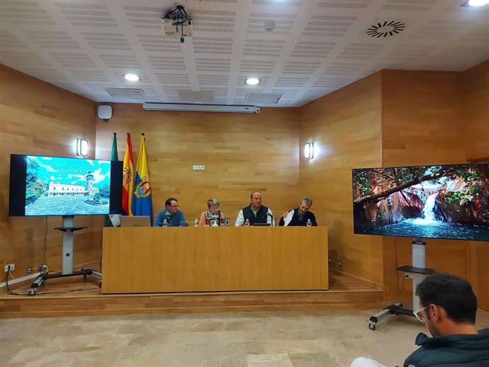 Reunión de la junta rectoral del Parque Natural de Los Alcornocales, en la provincia de Cádiz.