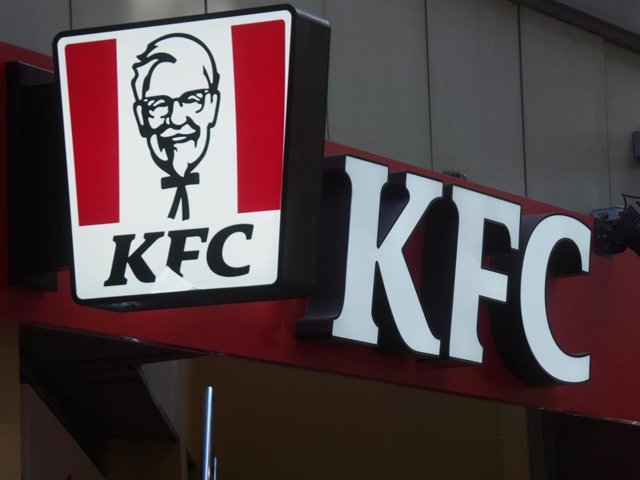 Archivo - Un restaurante de KFC en Moscú.