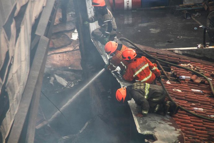 Archivo - Imagen de archivo de Bomberos en Bandung, Indonesia
