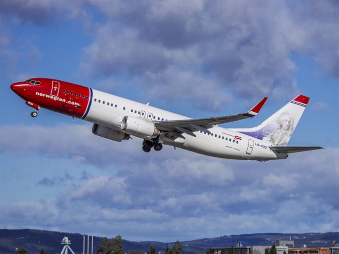 Archivo - Un avión de Norwegian.