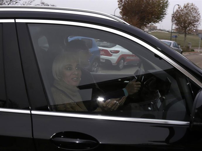 Ana María Aldón, llegando a su nueva casa