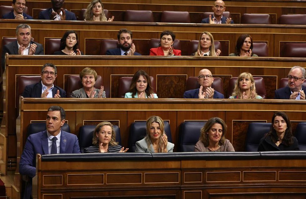 Archivo - (I-D) El presidente del Gobierno, Pedro Sánchez; la vicepresidenta primera, Nadia Calviño; la vicepresidenta segunda, Yolanda Díaz; la vicepresidenta tercera, Teresa Ribera y la ministra de Justicia, Pilar Llop, durante una sesión plenaria en