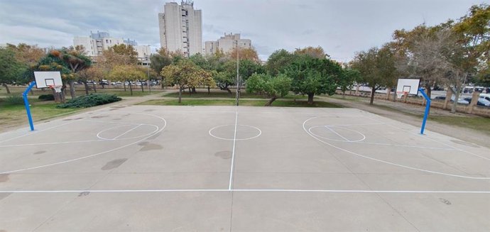 La explanada de hormigón donde se han instalado las dos canastas de baloncesto.