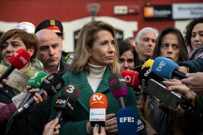La ministra de Transportes, Movilidad y Agenda Urbana, Raquel Sánchez, en la estación de Montcada i Reixac - Manresa (Barcelona) tras el choque de dos trenes de pasajeros que ha dejado 150 heridos leves, en Montcada i Reixac (Barcelona, Catalunya (Españ