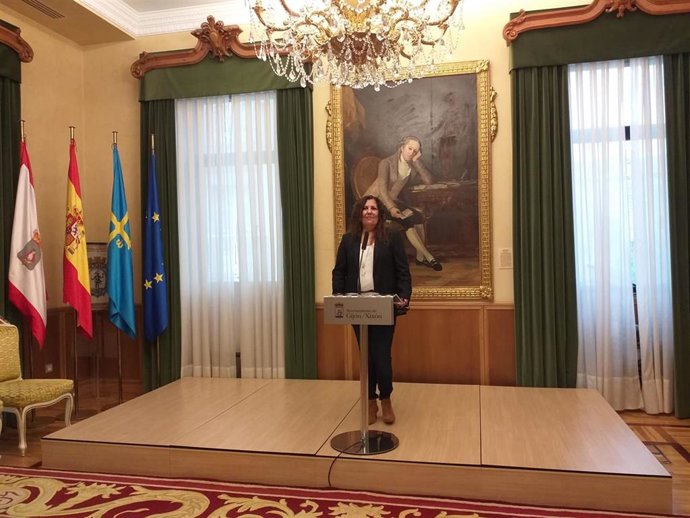 La concejala de Hacienda en el Ayuntamiento de Gijón, Marina Pineda, en rueda de prensa en el Consistorio gijonés