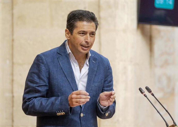 Archivo - El parlamentario socialista Rafael Márquez, en una imagen de archivo.