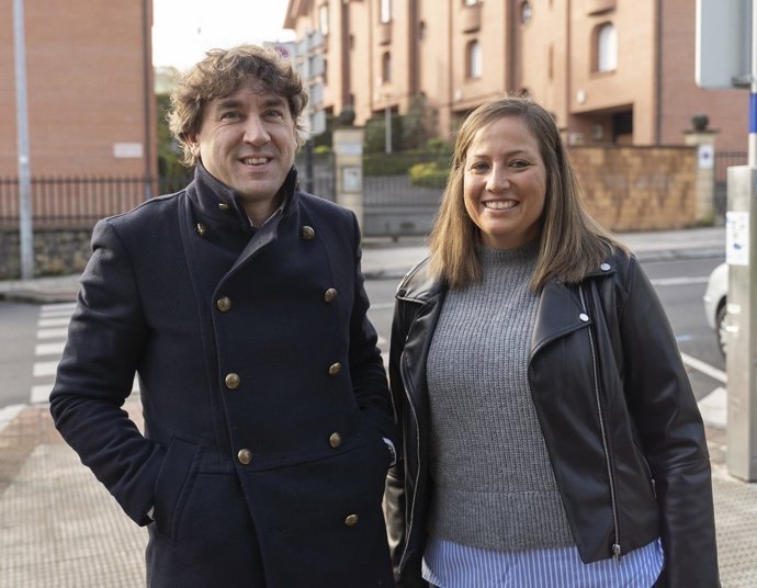 El secretario general del PSE-EE, Eneko Andueza, con la candidata socialista a la Alcaldía de Durango, Jesica Ruiz