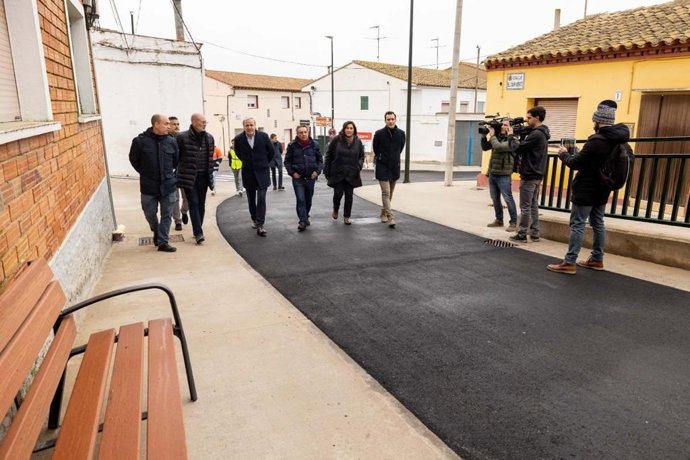 La calle Campamento del barrio rural zaragozano de Juslibol abre al tráfico tras una inversión de 196.500 euros