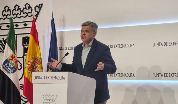 El portavoz de la Junta de Extremadura, Juan Antonio González, en rueda de prensa