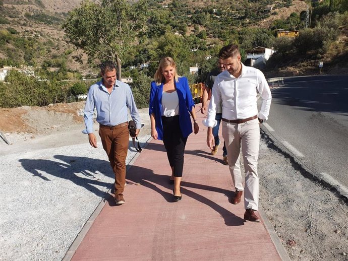 Visita de la delegada territorial, Inmaculada Hernández, a Lanjarón, uno de los municipios beneficiados por estas subvenciones.