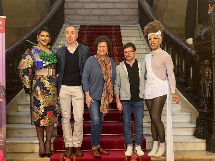 Venedita Von Dsh, el director del Auditorium de Palma, Marcos Ferragut, la regidora de Turismo, Sanidad y Consumo, Elena Navarro, el director general de Promoción y Difusión Cultural, Marcos Lladó, y Diamante Merybrown.