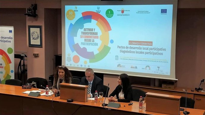 Foto/En la imagen, el director gerente del IMAS Raúl Nortes (en el centro) inaugura las jornadas junto a Sofía Driéguez (a la derecha) subdirectora general de Servicios Sociales y Relaciones con el Tercer Sector