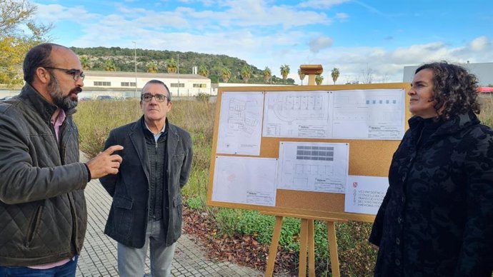 Yllanes, en la visita al solar en Felanitx.