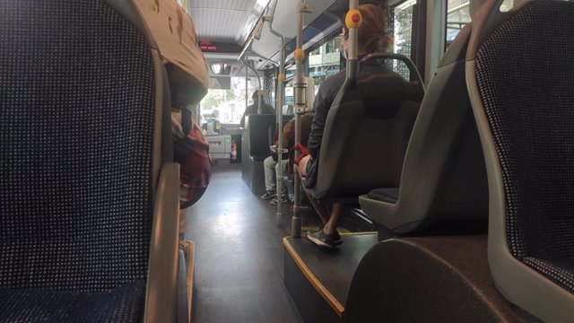 Archivo - Transporte público, TUA, Oviedo, autobús