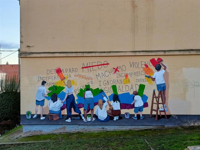 Fundación Triángulo lleva a cinco municipios de CyL el proyecto 'Pintando la diversidad del mundo'.