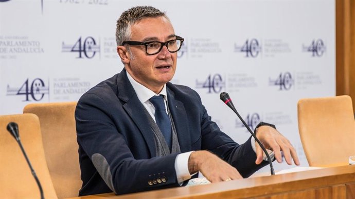 El portavoz parlamentario de Vox, Manuel Gavira, este miércoles en rueda de prensa.