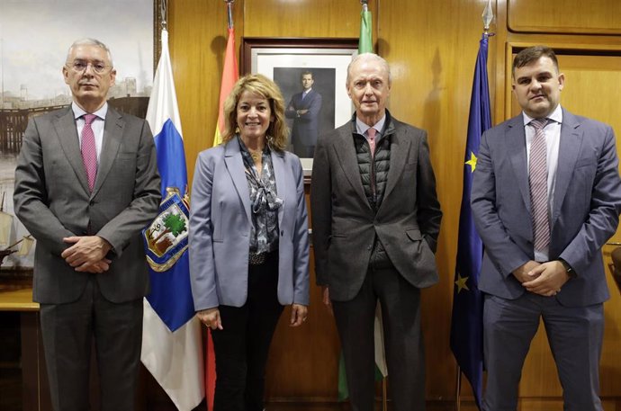 El Puerto de Huelva recibe a los representantes del Grupo Amper.