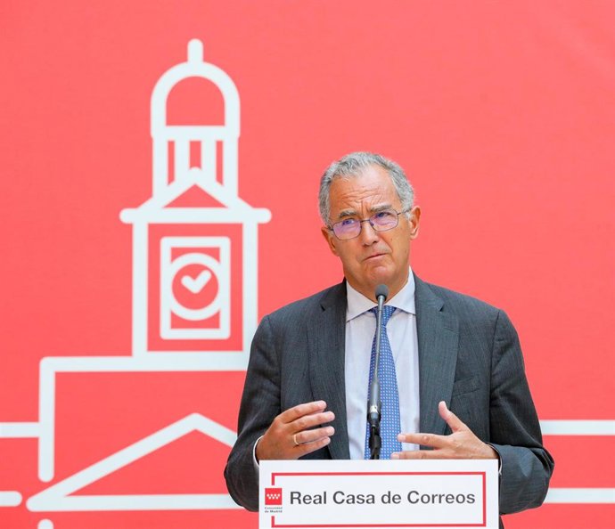 Archivo - El vicepresidente, consejero de Educación y Universidades de la Comunidad de Madrid, Enrique Ossorio, comparece después de la reunión de la presidenta de la Comunidad de Madrid con los portavoces de las formaciones parlamentarias de la Asamble