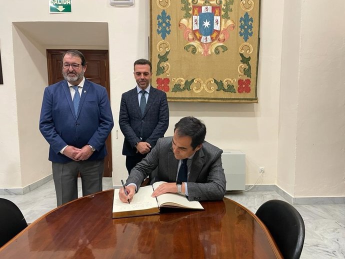 Visita de Nieto y Javier Millán a Carmona