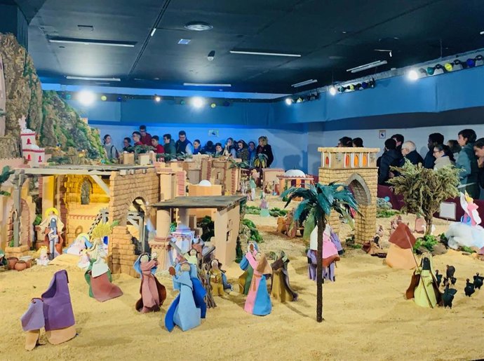 Inauguración del Belén solidario del CEE San Pelayo en el centro comercial Los Arcos.