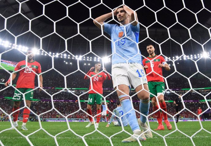 Carlos Soler se lamenta tras una ocasión fallada en el Marruecos-España del Mundial de Catar