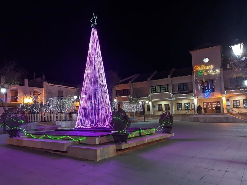 Plaza de Santa Cruz de Mudela en navidad.