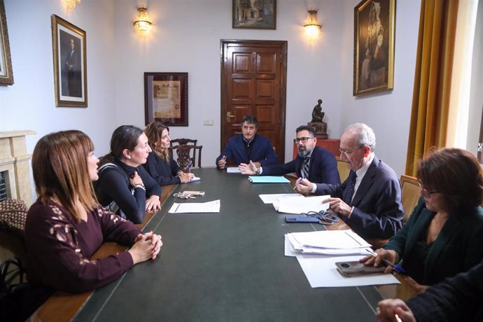 El Ayuntamiento de Málaga y la Consejería de Inclusión Social, Juventud, Familias e Igualdad han mantenido este miércoles una reunión.