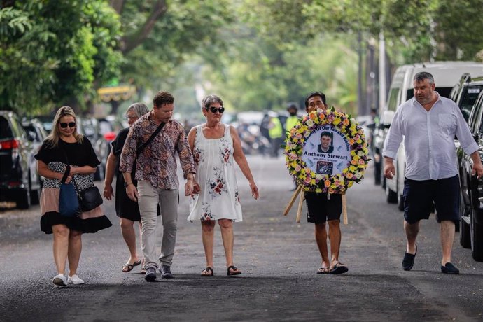 Archivo - Homenaje a las víctimas de los atentados de Balí en el Consulado de Australia