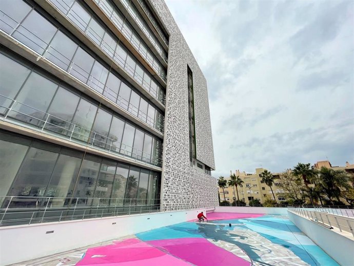 Estepona suma a su Ruta de los Murales la primera obra 'ground eco-painting' de la ciudad.