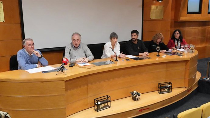 (I-D) Los Jefes de Servicio de la Organización de Servicios Integrados Donostialdea de Osakidetza José María Enriquez Navacues, Adolfo López Munain, Miren Telleria, Jon Zabaleta, Cristina Berecibar, y Marité Rodrigo