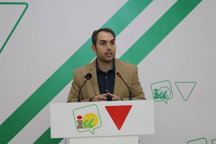 El coordinador general de IU Andalucía, Toni Valero, en rueda de prensa.