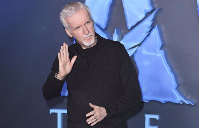 James Cameron promete elevar el listón en 'Avatar: El sentido del agua': "La primera era una historia más simple"